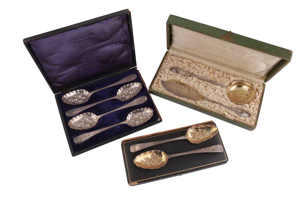 Lot 346 - MIXED GROUP – A CASED SET OF FOUR GEORGE III STERLING SILVER TABLESPOONS, LONDON 1800 BY SOLOMAN HOUGHAM