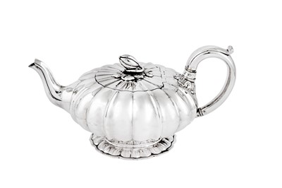 Lot 253 - A rare early 19th century Chinese Export silver teapot, Canton circa 1830 mark of Khecheong