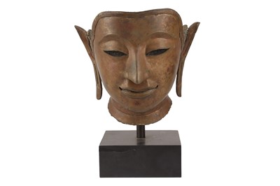 Lot 311 - A LARGE BRONZE HEAD OF A BUDDHA, 20TH CENTURY