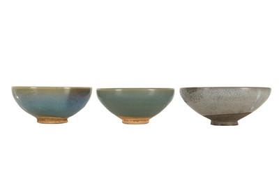 Lot 1003 - TWO CHINESE JUNYAO BOWLS AND A CRACKLE-GLAZED BOWL.