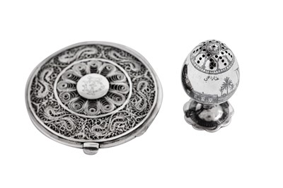 Lot 330 - A mid-20th century Iraqi silver, filigree and niello compact, Basra or Omara circa 1950 signed Mansour