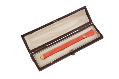 Lot 118 - A late 19th century 14 carat gold mounted coral propelling pencil, English or American circa 1890