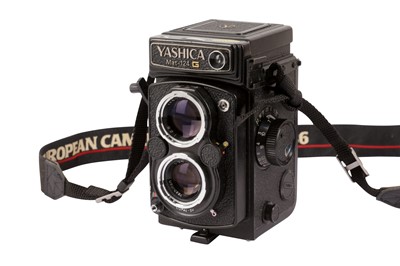 Lot 132 - A Yashica Mat-124 G TLR Camera