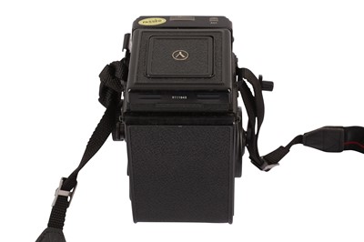 Lot 132 - A Yashica Mat-124 G TLR Camera