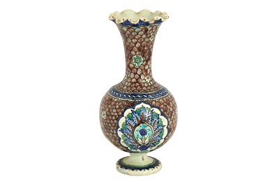 Lot 497 - A SOUVENIR FROM KUTAHYA: A FRILLED-RIM POTTERY VASE
