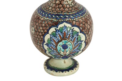 Lot 497 - A SOUVENIR FROM KUTAHYA: A FRILLED-RIM POTTERY VASE