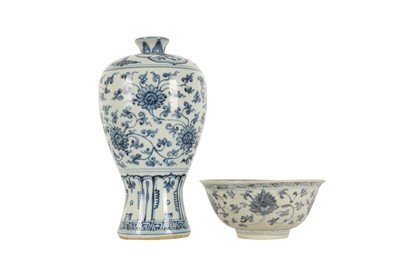 Lot 1067 - A CHINESE BLUE AND WHITE MEIPING VASE AND A BLUE AND WHITE BOWL.