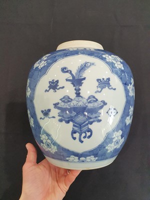 Lot 131 - A CHINESE BLUE AND WHITE 'FLORAL' JAR.