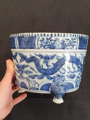 Lot 225 - A CHINESE BLUE AND WHITE TRIPOD 'DRAGON' INCENSE BURNER.