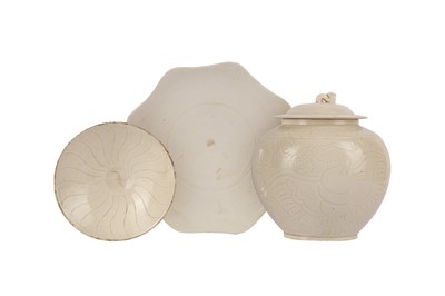 Lot 502 - A CHINESE DING-STYLE BOWL, A FOLIATE DISH AND A JAR AND COVER.
