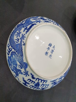 Lot 588 - A CHINESE BLUE AND WHITE 'DRAGON' DISH.