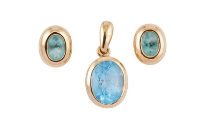 Lot 11 - A PAIR OF BLUE TOPAZ EARSTUDS AND A PENDANT