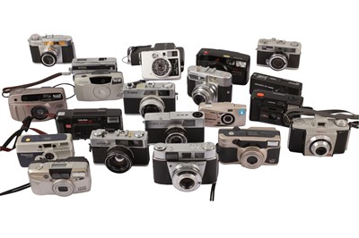 Lot 166 - 21 Compact 35mm Cameras