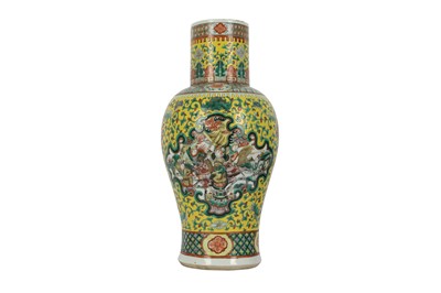 Lot 856 - A LARGE CHINESE FAMILLE VERTE YELLOW-GROUND BALUSTER VASE.
