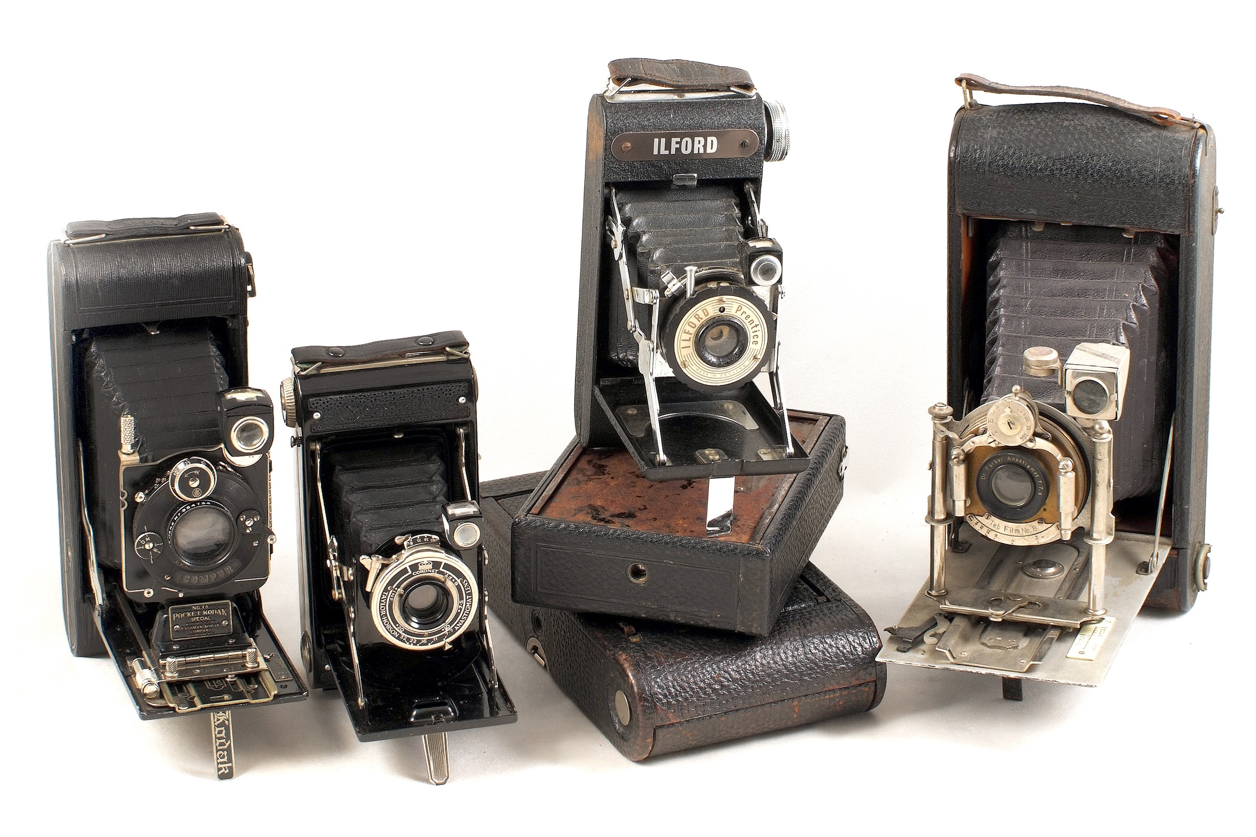 Lot 104 - Folding & Plate Cameras, inc a 