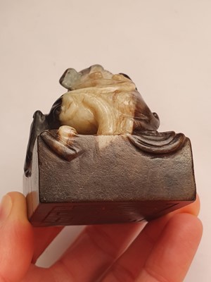 Lot 366 - A CHINESE CARVED JADE 'LUDUAN' SEAL.