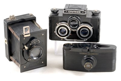 Lot 279 - Sputnik Stereo & Other Bakelite & Plastic Cameras.