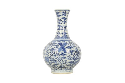 Lot 954 - A CHINESE BLUE AND WHITE 'PRECIOUS OBJECTS' BOTTLE VASE.