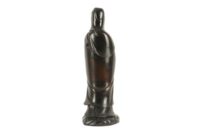 Lot 160 - A CHINESE BRONZE STANDING FIGURE OF GUANYIN.