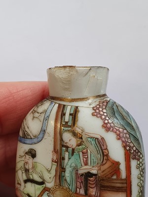 Lot 155 - A CHINESE FAMILLE ROSE SNUFF BOTTLE.
