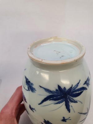 Lot 337 - A CHINESE BLUE AND WHITE 'BIRD AND FLOWER' JAR.