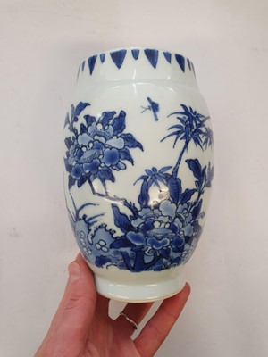Lot 337 - A CHINESE BLUE AND WHITE 'BIRD AND FLOWER' JAR.