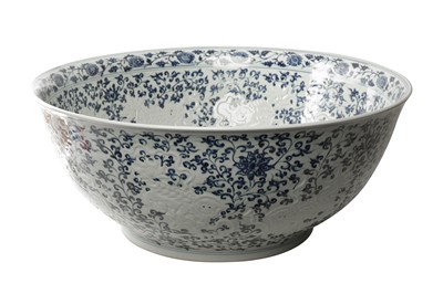 Lot 639 - A VERY LARGE CHINESE PORCELAIN BLUE AND WHITE BOWL, CONTEMPORARY