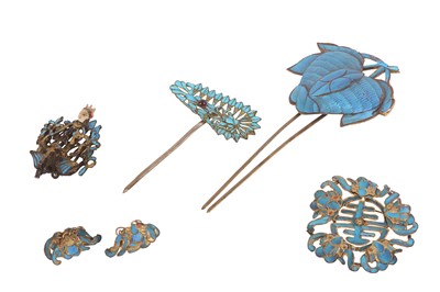 Lot 911 - SIX CHINESE TIANTSUI KINGFISHER FEATHER ORNAMENTS.