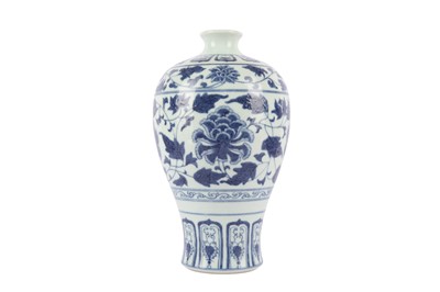 Lot 1069 - A CHINESE BLUE AND WHITE 'BLOSSOMS' VASE, MEIPING.