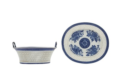 Lot 1026 - A CHINESE BLUE AND WHITE RETICULATED OVAL BASKET AND STAND.