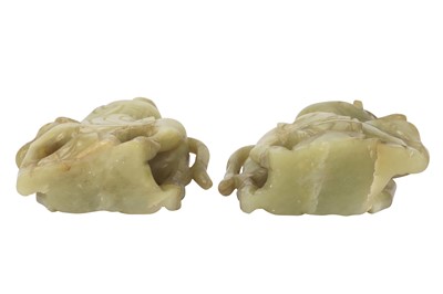 Lot 638 - A PAIR OF CHINESE GREEN SOAPSTONE FIGURES OF MUSICIANS, 20TH CENTURY