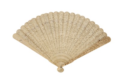 Lot 850 - λ A CHINESE CANTON IVORY BRISÉ FAN.