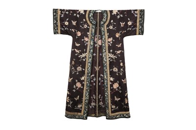 Lot 382 - A CHINESE BLUE-GROUND EMBROIDERED SILK ROBE.