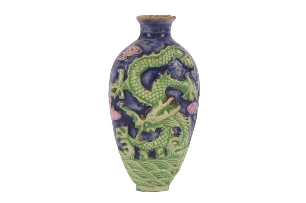 Lot 195 - A CHINESE BISCUIT 'DRAGON' SNUFF BOTTLE.