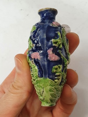 Lot 195 - A CHINESE BISCUIT 'DRAGON' SNUFF BOTTLE.