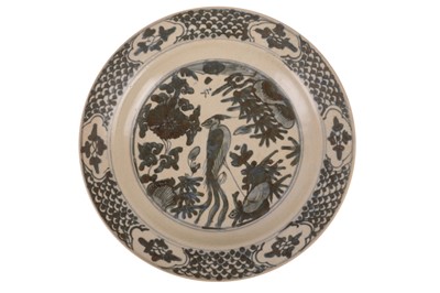 Lot 619 - A MING STYLE BLUE AND WHITE PORCELAIN PLATE