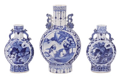Lot 668 - A PAIR OF CHINESE BLUE AND WHITE PORCELAIN MOON FLASKS, LATE 19TH/EARLY 20TH CENTURY