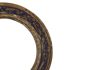 Lot 119 - A VENETIAN STYLE LATE 18TH CENTURY CARVED AND GILDED MINIATURE TONDO FRAME