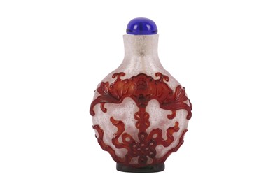 Lot 714 - A CHINESE MAROON-OVERLAY SNUFF BOTTLE.