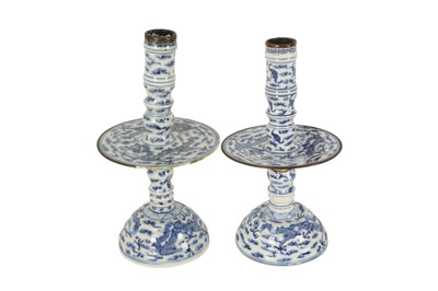 Lot 613 - A PAIR OF CHINESE BLUE AND WHITE 'DRAGON' CANDLESTICKS.