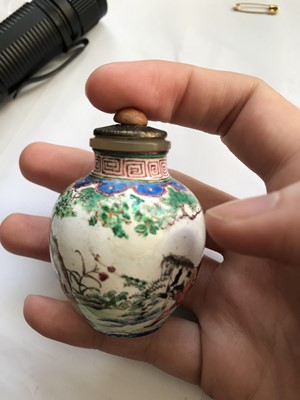 Lot 156 - A CHINESE FAMILLE ROSE CANTON ENAMEL SNUFF BOTTLE.