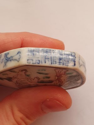 Lot 149 - A CHINESE FAMILLE ROSE SNUFF BOTTLE.