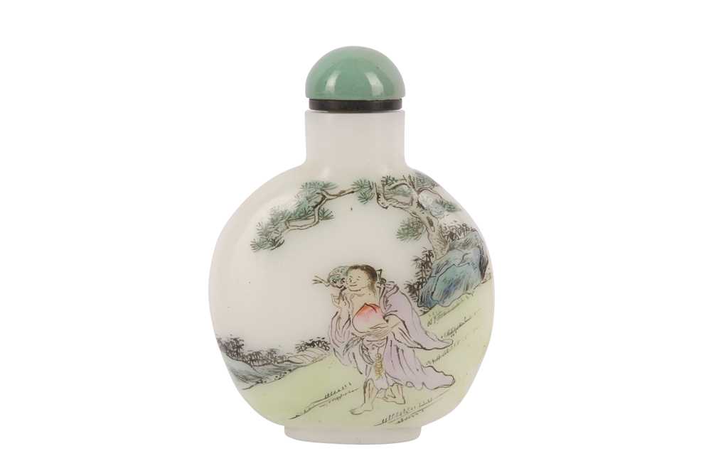 Lot 151 - A CHINESE FAMILLE ROSE GLASS 'LIU HAI' SNUFF BOTTLE.