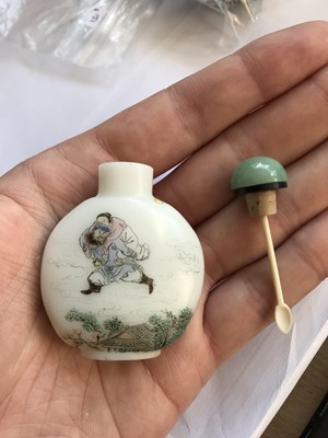 Lot 151 - A CHINESE FAMILLE ROSE GLASS 'LIU HAI' SNUFF BOTTLE.