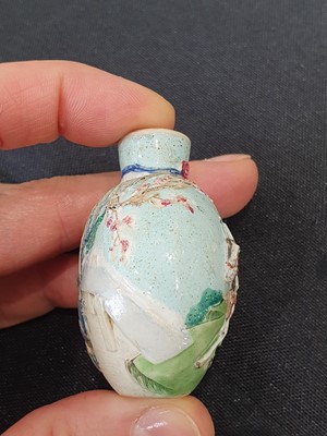 Lot 152 - A CHINESE BISCUIT FAMILLE ROSE 'MENG HAOREN' SNUFF BOTTLE.