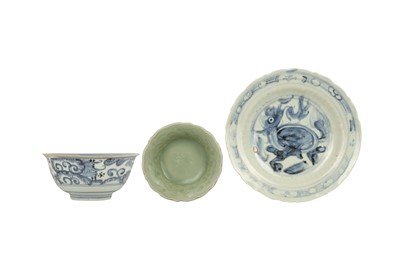 Lot 1002 - A CHINESE BLUE AND WHITE DISH AND A BOWL AND A LONGQUAN CELADON SAUCER.