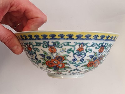 Lot 209 - A PAIR OF CHINESE DOUCAI 'BOUQUET' BOWLS.