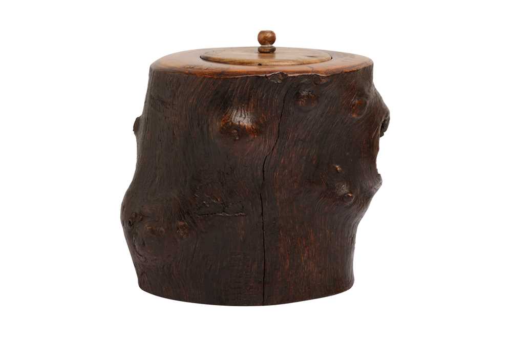 Lot 92 - A NATURALISTIC FRUITWOOD TOBACCO OR BISCUIT JAR, LATE 19TH/20TH CENTURY
