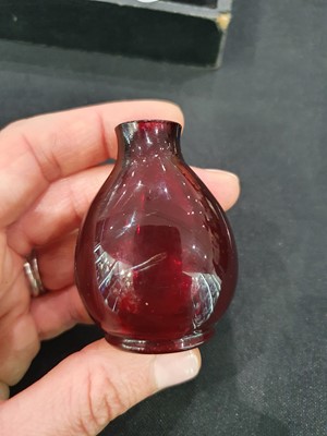 Lot 302 - A CHINESE RUBY GLASS SNUFF BOTTLE.