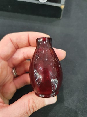 Lot 302 - A CHINESE RUBY GLASS SNUFF BOTTLE.